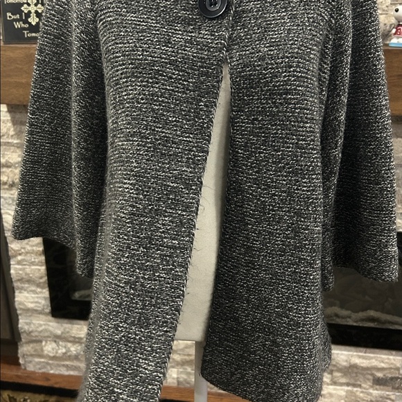 AB studio size small 2 button sweater/ cardigan perfect condition - Picture 5 of 6